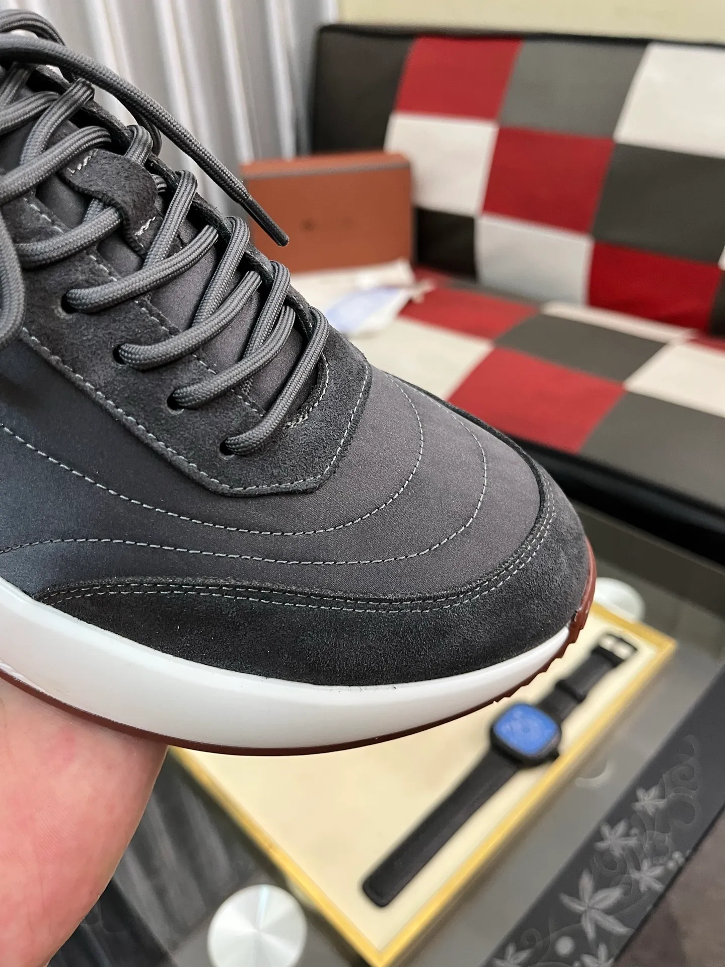 Men's shoes 💰458⌚️⌚️ Loro Pian* Loro Pian* casual shoes are made of cowhide frosted cowhide. Unique texture, simple and elegant, in line with Asian shoe lasts. Almond toe bar, apron style toe, drum-stitched upper. Same color stitching details. Slip-on style for easy on and off. Original color full cowhide lining. The insole is decorated with the 🈶️ brand logo. The original open-molded TPU raw rubber outsole. The soft rubber sole has super grip performance. Comfortable and casual style. You can create 🉑casual🉑formal urban style at will!  Code number: 38-44
